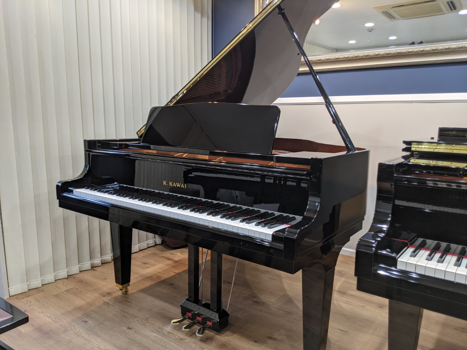 中古グランドピアノ　KAWAI（カワイ）GE-1　コンパクトグランド