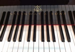 STEINWAY&SONS B211